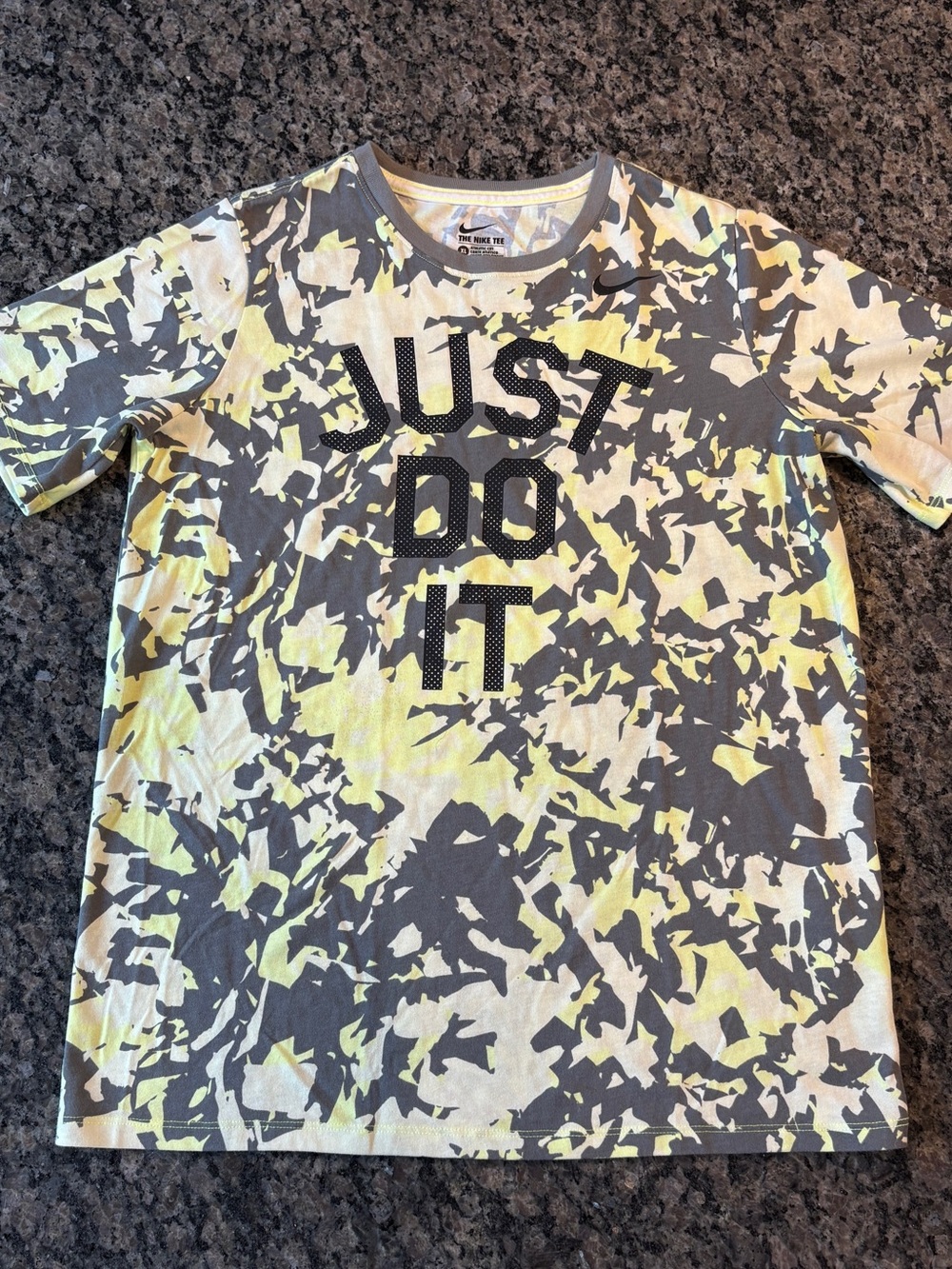 Nike Dri-FIT 'Just Do It' Graphic Camo T-Shirt - Men's XL